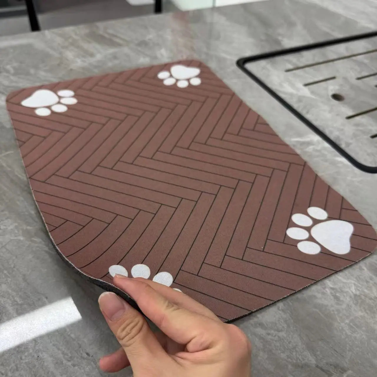 Quick Drying Absorbent Pet Feeding Mat for Dogs and Cats, Non-Slip Rubber Bottom, Dark Polyester Surface for Indoor Use